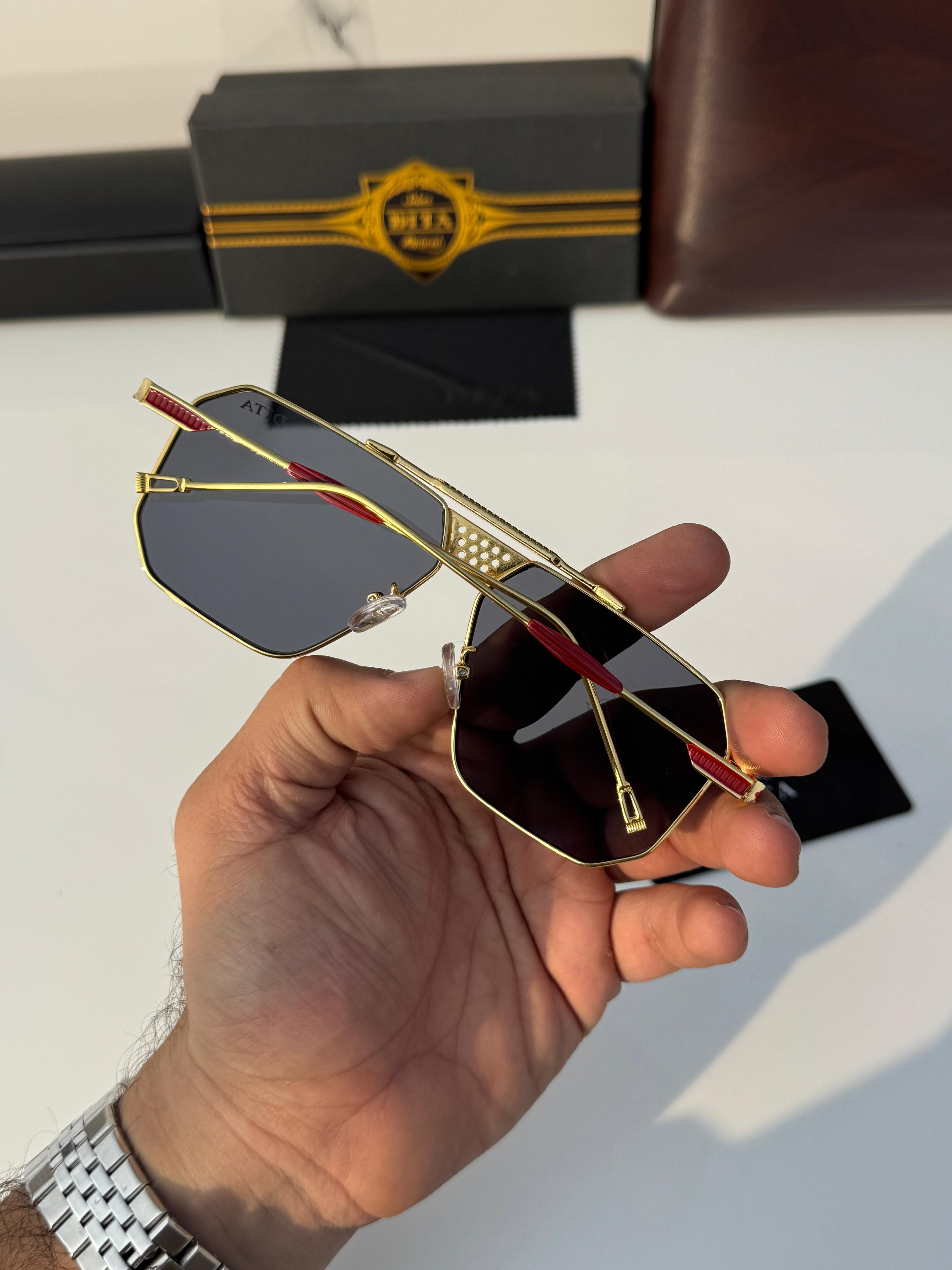 Dita 9090 – Gold Black