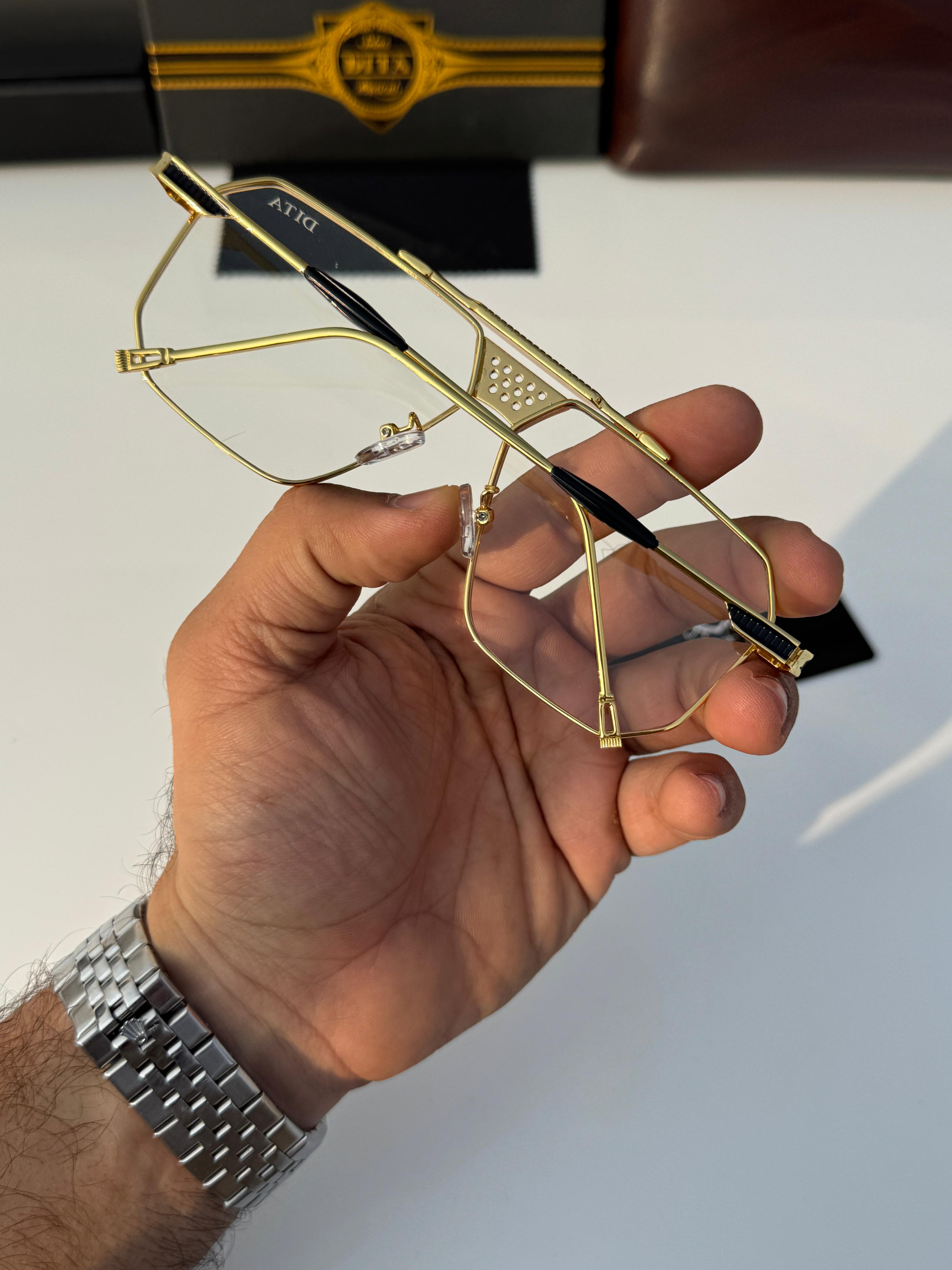 DITA 9090 – Gold (Plano)