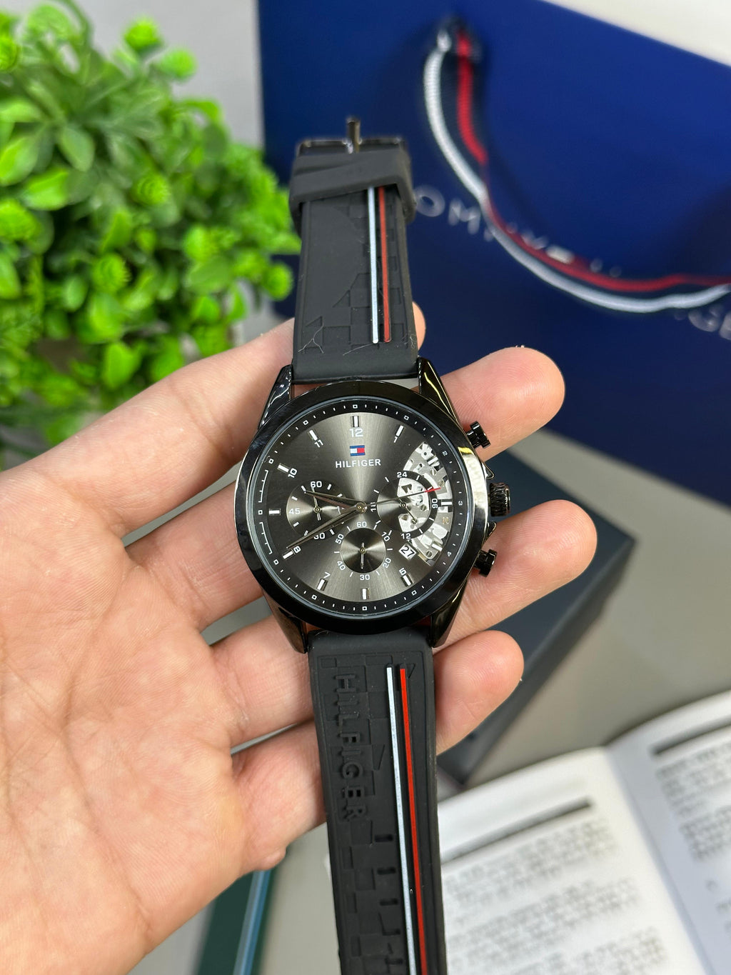 Tomm_Y Hilfigher Baker – Men’s Chronograph Watch