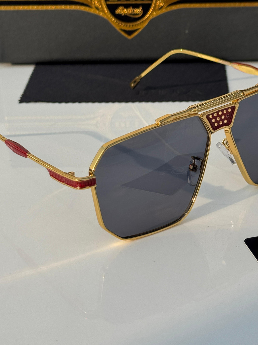 Dita 9090 – Gold Black