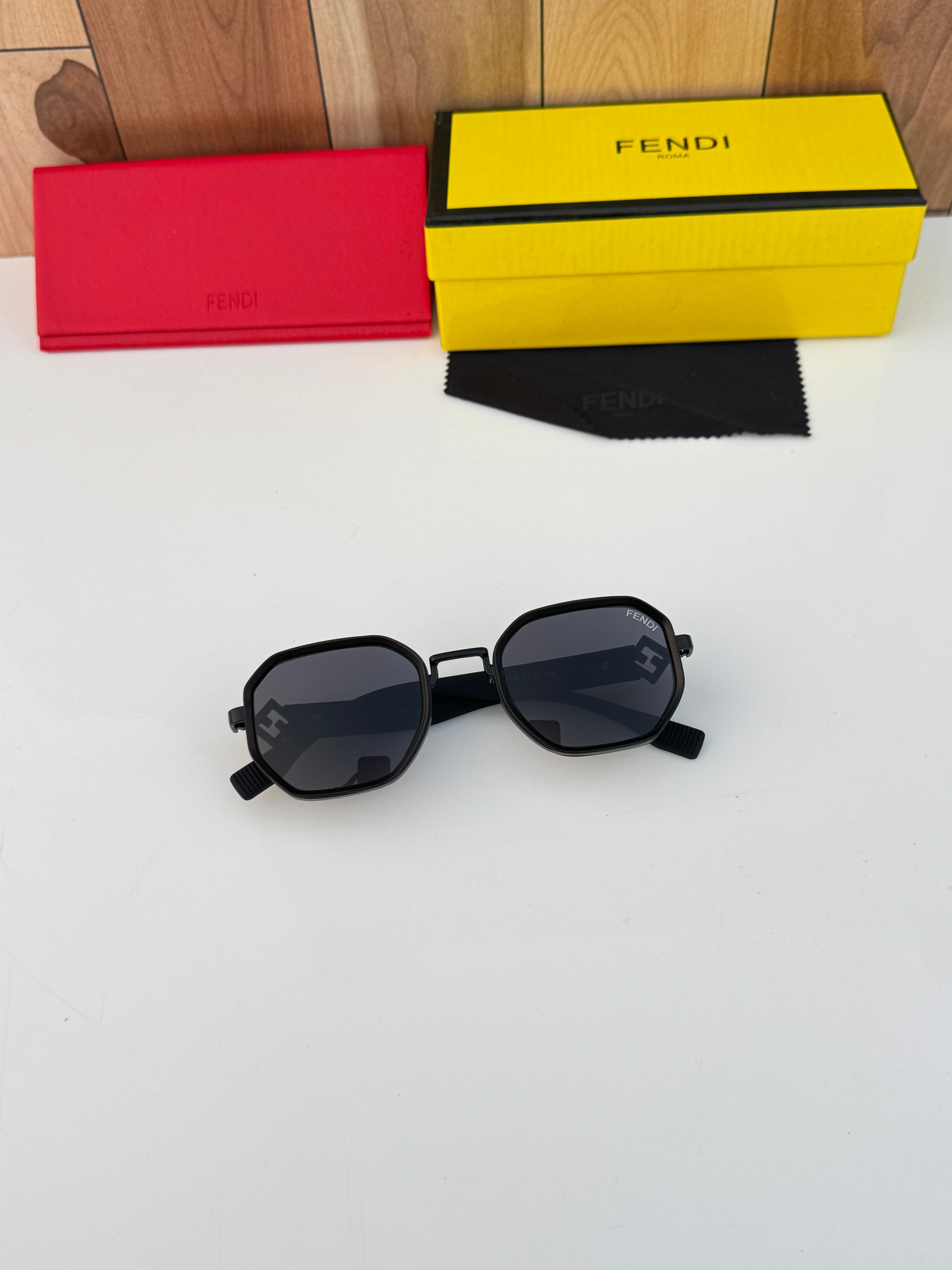 FEND_i 441 – Sunglasses