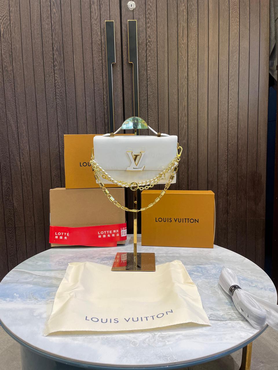 Loui_s Vuitton Wallet On Chain Capucines double box